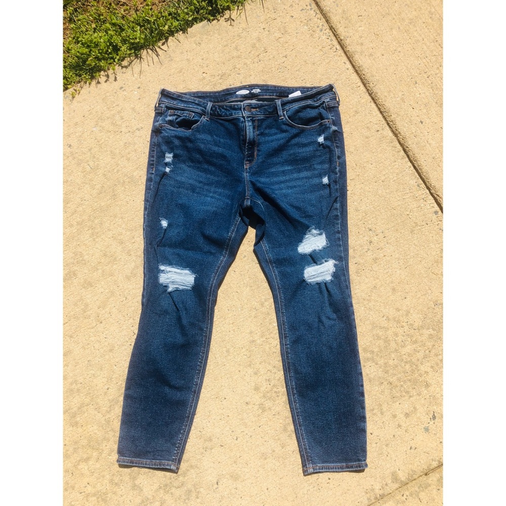 Old Navy Rockstar Super Skinny Distressed Jeans